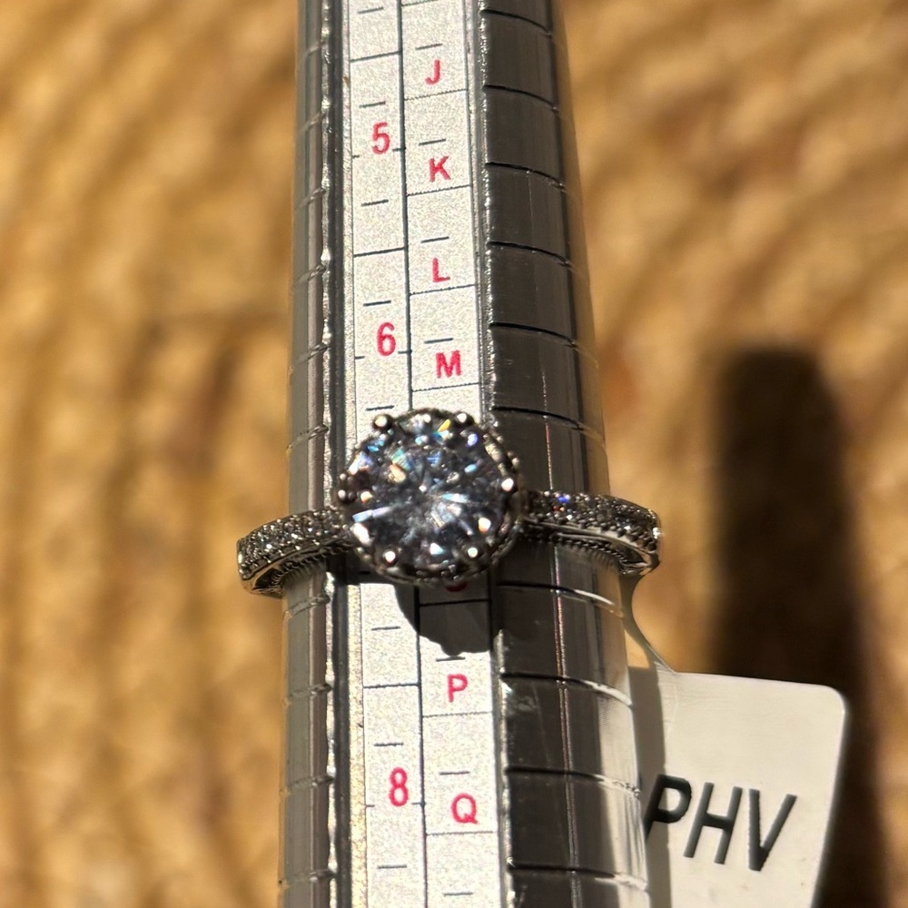 Elegant Silver 925 Ring with Clear Gemstone Size 7